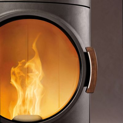 Clou-Pellet-Detail-Feuerraum-Türgriff